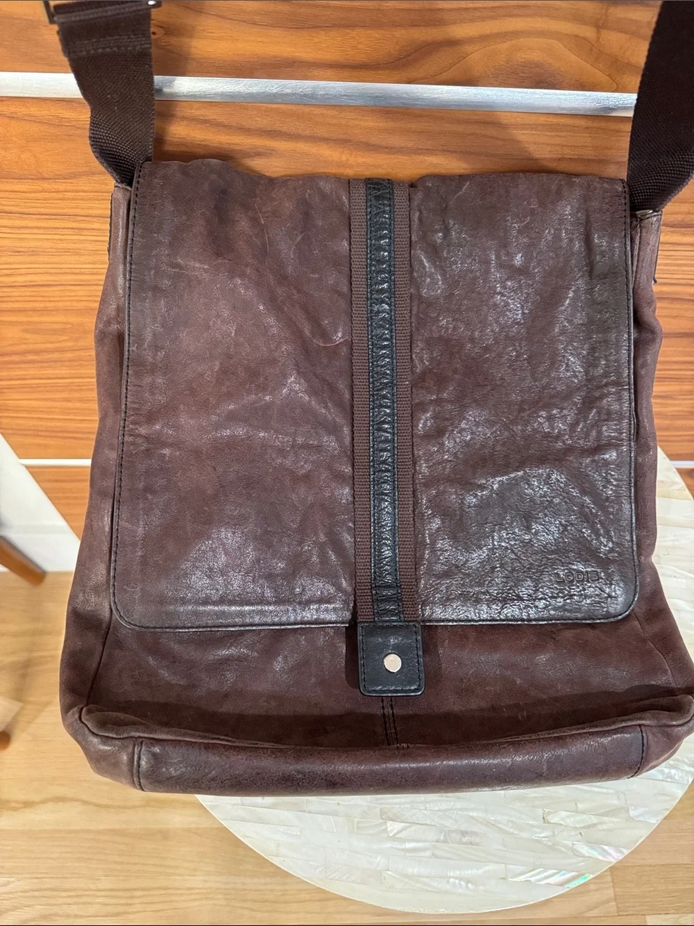 Lodis men messenger